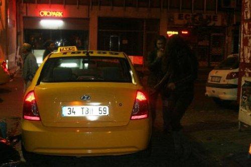 Nejat İşler ve Berrak Tüzünataç Taksim'de yakalandı 