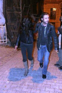 Nejat İşler ve Berrak Tüzünataç Taksim'de yakalandı 