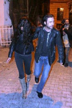 Nejat İşler ve Berrak Tüzünataç Taksim'de yakalandı 