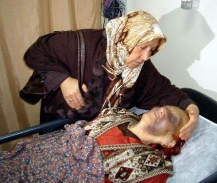 90 yaşındaki nineye gelin dayağı - Resim 2
