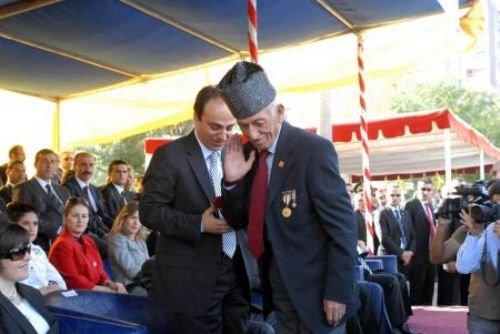 Baydemir'e gaziden anlamlı hediye