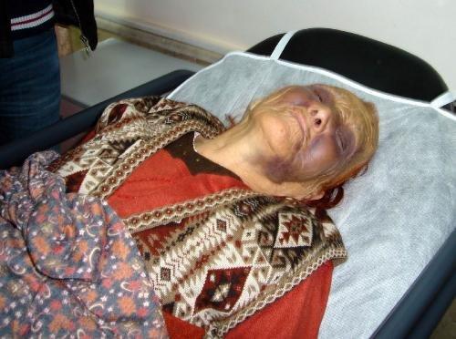 90 yaşındaki nineye gelin dayağı - Resim 3