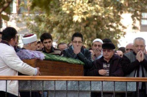Küçük Umay toprağa verildi - Resim 1