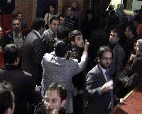 Taraf yazarına ip attılar