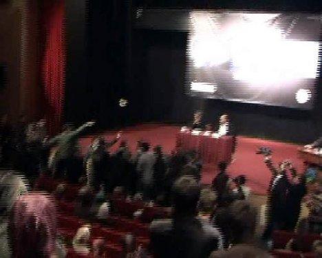 Taraf yazarına ip attılar