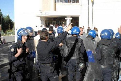 Protestocu öğrencilere polisten müdahale - Resim 8
