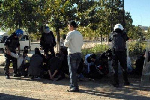 Protestocu öğrencilere polisten müdahale - Resim 4