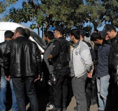 Protestocu öğrencilere polisten müdahale - Resim 10