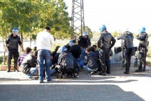 Protestocu öğrencilere polisten müdahale - Resim 2