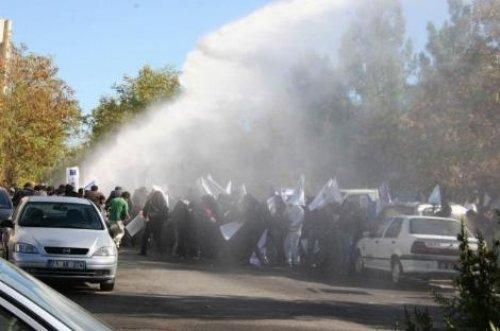 Protestocu öğrencilere polisten müdahale - Resim 6
