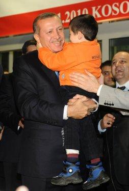Erdoğan'dan küçük çocuğa sevgi gösterisi  - Resim 2