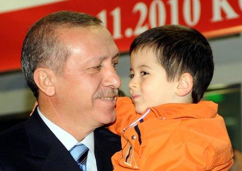 Erdoğan'dan küçük çocuğa sevgi gösterisi  - Resim 4