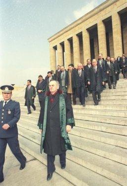 Önder Sav'ın gençliği