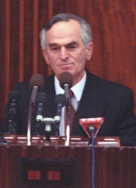 Önder Sav'ın gençliği