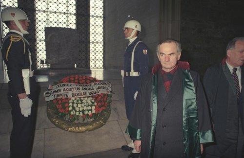 Önder Sav'ın gençliği