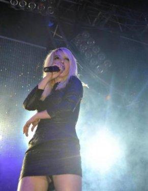 Hande Yener İzmir'de coşturdu