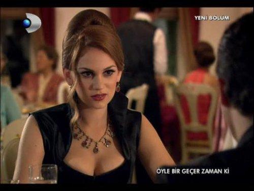 Öyle bir geçer zaman ki Aylin Soner sahnesi - Resim 18