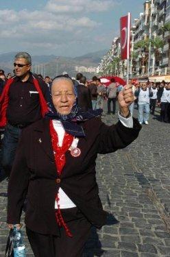 İzmir'deki Atatürk yürüyüşü - Resim 4