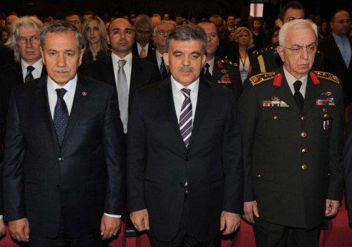 Arınç ve Koşaner tokalaşmadı - Resim 4