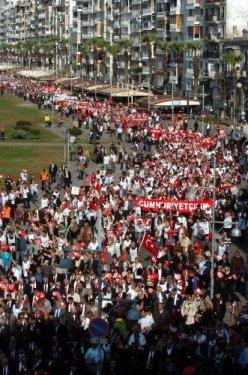 İzmir'deki Atatürk yürüyüşü - Resim 12