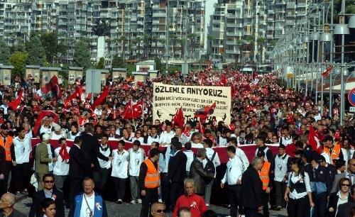 İzmir'deki Atatürk yürüyüşü - Resim 1
