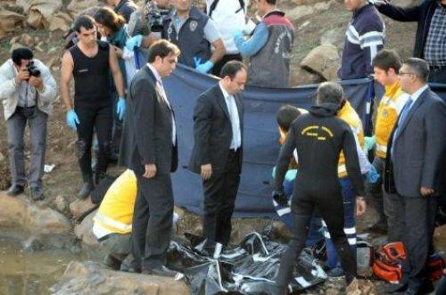  Baydemir'in yıkıldığı anlar - Resim 1