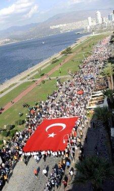İzmir'deki Atatürk yürüyüşü - Resim 2