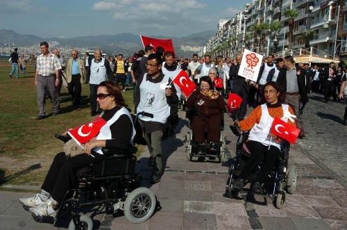 İzmir'deki Atatürk yürüyüşü - Resim 5