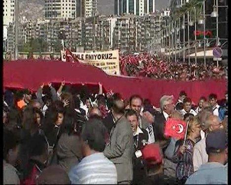 İzmir'deki Atatürk yürüyüşü - Resim 24