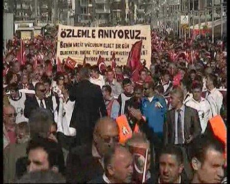 İzmir'deki Atatürk yürüyüşü - Resim 26
