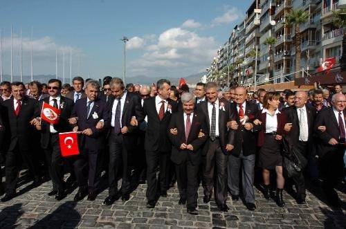 İzmir'deki Atatürk yürüyüşü - Resim 7