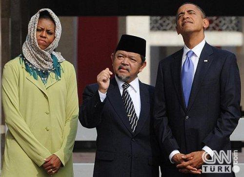 Michelle Obama başını örttü