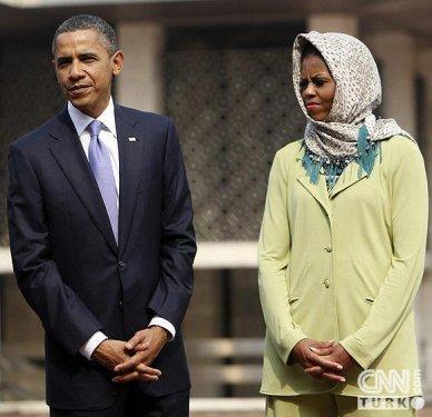Michelle Obama başını örttü