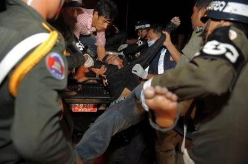 Kamboçya’da izdiham