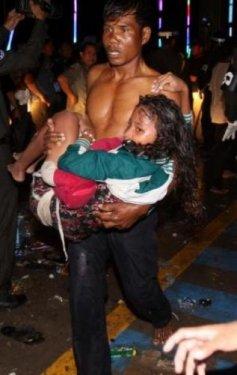 Kamboçya’da izdiham