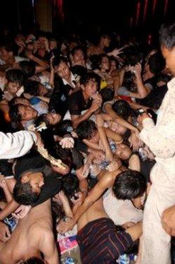 Kamboçya’da izdiham