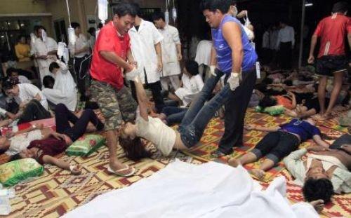 Kamboçya’da izdiham