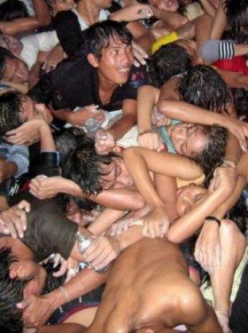 Kamboçya’da izdiham