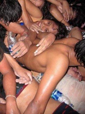 Kamboçya’da izdiham