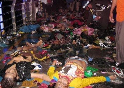 Kamboçya’da izdiham