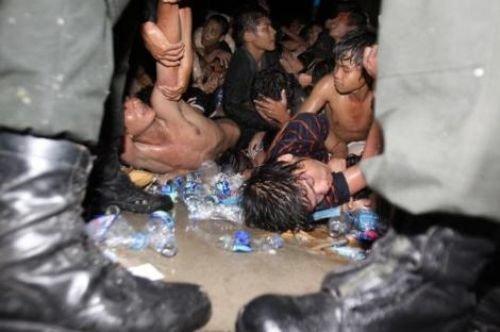 Kamboçya’da izdiham