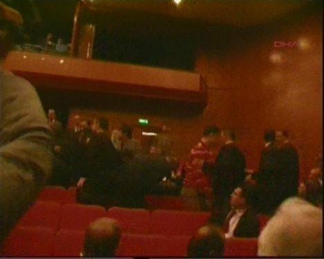 Haşim Kılıç'a yumurtalı protesto - Resim 24