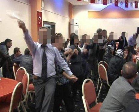 Şehit anma gecesinde halay çektiler - Resim 3
