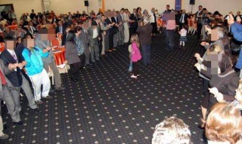 Şehit anma gecesinde halay çektiler - Resim 5