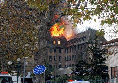 Haydarpaşa tren garı yangın - Resim 10