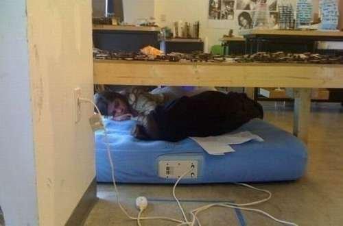 Böyle de yatılmaz ki