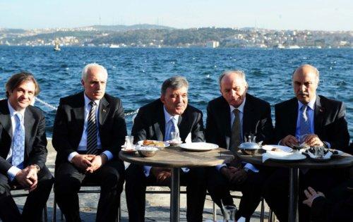 Cumhurbaşkanı'nın boğazda simit çay keyfi - Resim 3