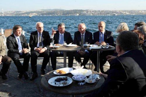 Cumhurbaşkanı'nın boğazda simit çay keyfi - Resim 7