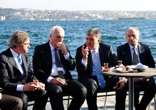 Cumhurbaşkanı'nın boğazda simit çay keyfi - Resim 2
