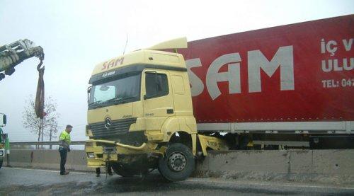 Bolu Dağı'nda sis kazaya neden oldu - Resim 5